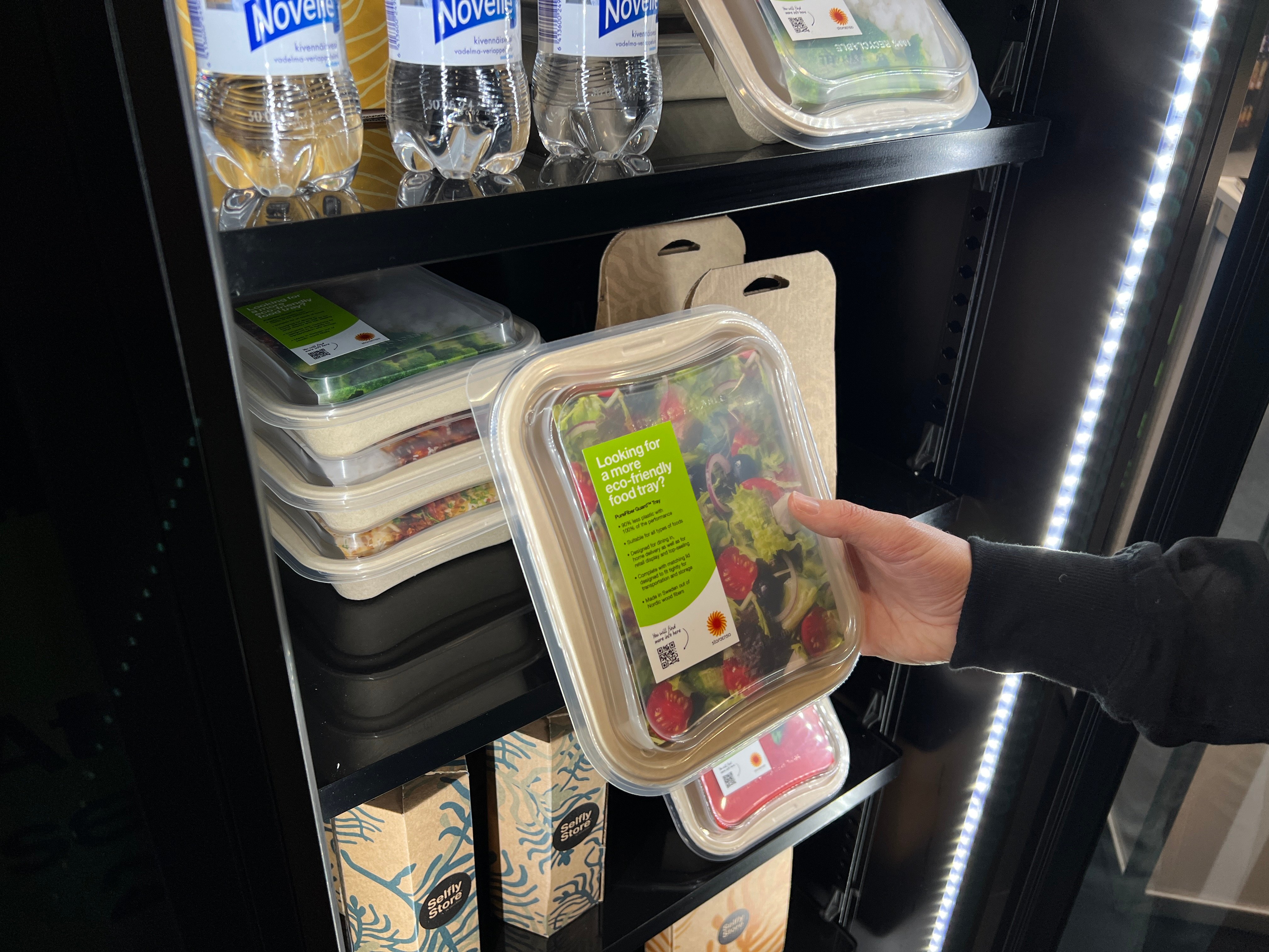 Sallad provided from a smart snack and beverage vending machine